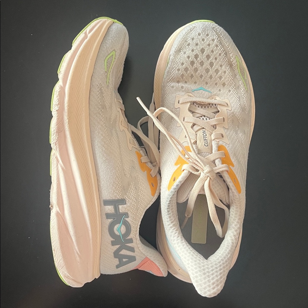 Hoka Women's Clifton 9 Cream(vanilla) Athletic Trainers
